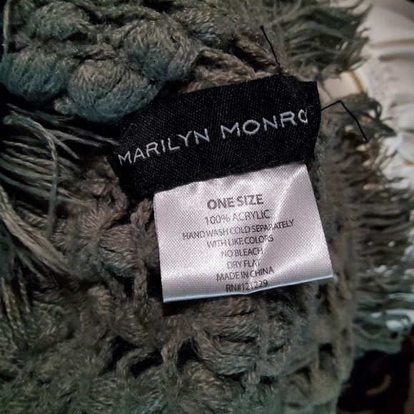 Marilyn Monroe Charcoal Infinity Crochet Knit Scarf - Picture 4 of 4